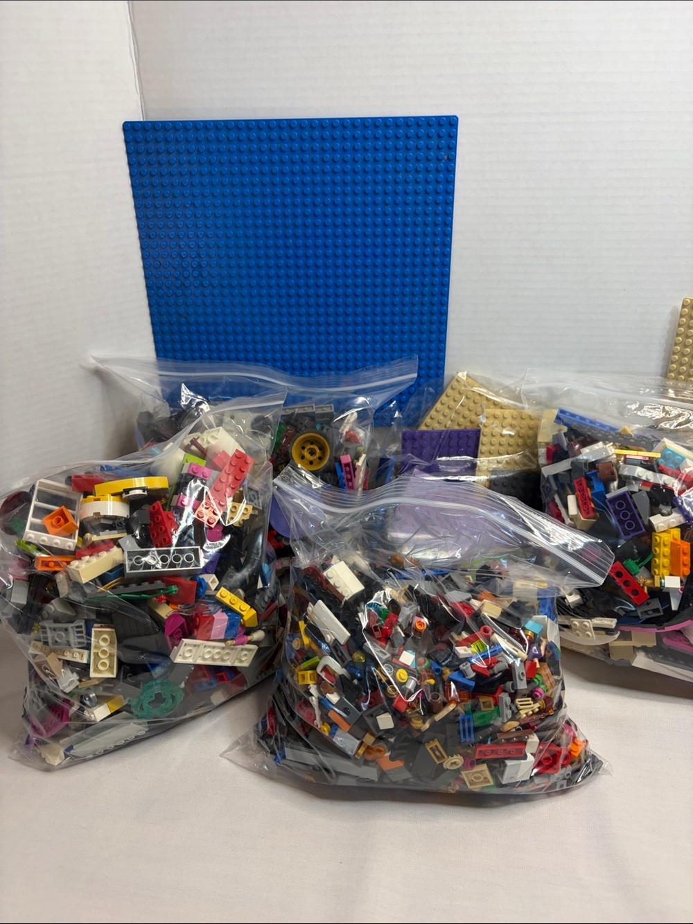 Mix legos approx 5 pounds including base plates parts are from early 2020